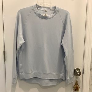 Lou and Grey Signaturesoft light powder blue sweatshirt w/ hi lo hem Medium